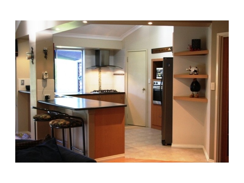 10 Lipscombe Place, Golden Bay WA 6174