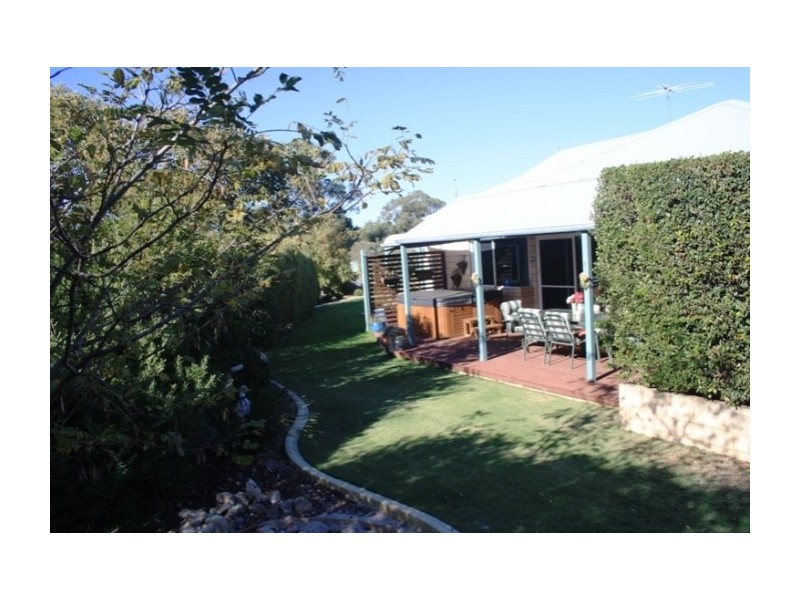 10 Lipscombe Place, Golden Bay WA 6174