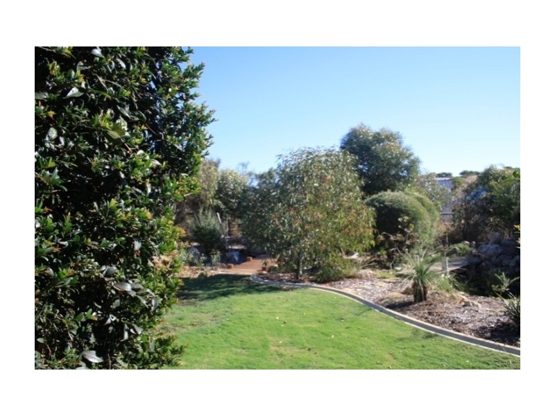 10 Lipscombe Place, Golden Bay WA 6174