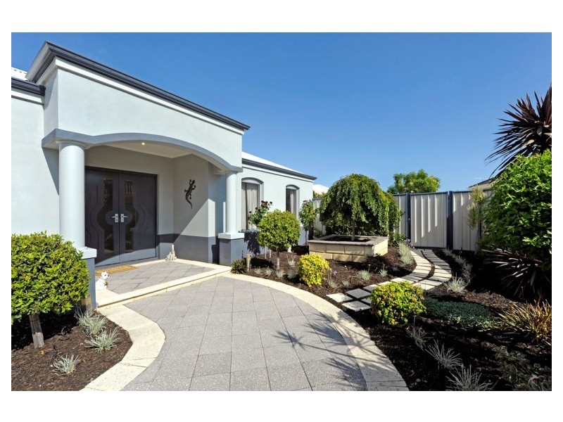 5 Roseburg Court, Meadow Springs WA 6210