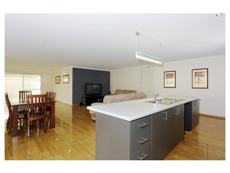 7 Woorabinda Rise, Lakelands WA 6180