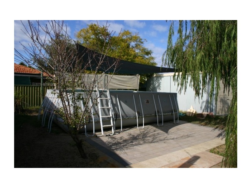 4 Lyons Court, Cooloongup WA 6168