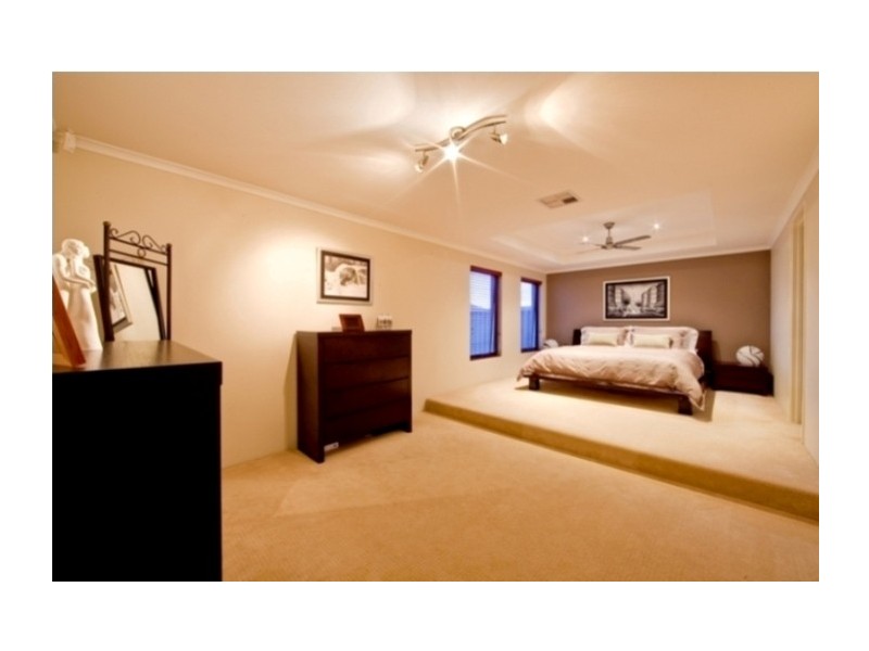 15 Tangier Parkway, Port Kennedy WA 6172