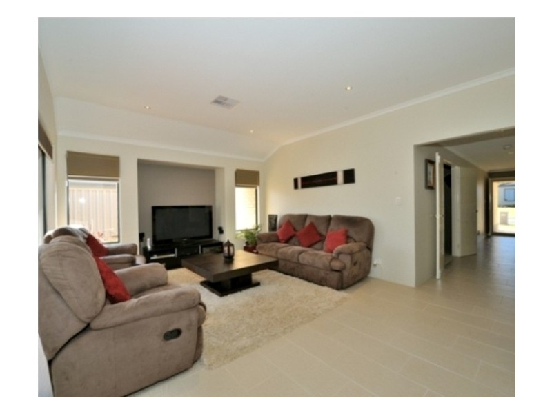 15 Tangier Parkway, Port Kennedy WA 6172