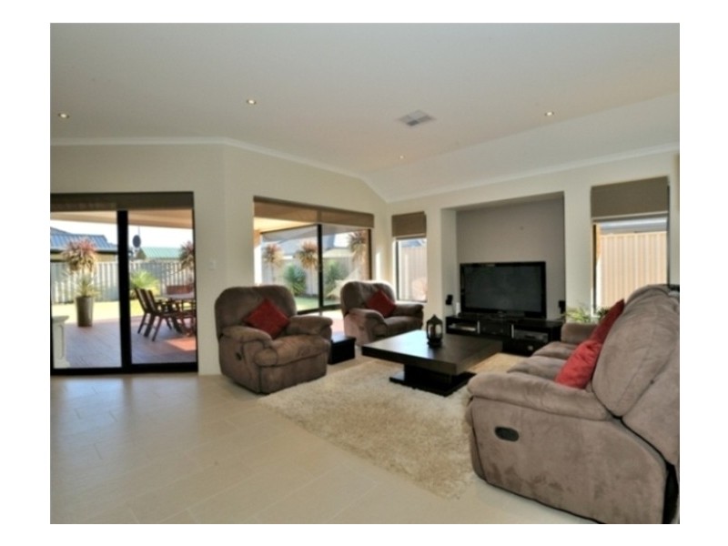 15 Tangier Parkway, Port Kennedy WA 6172