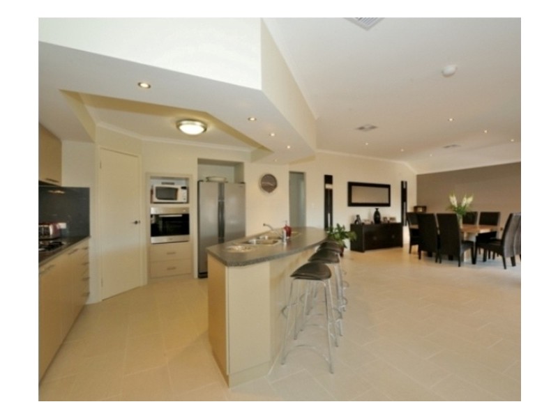 15 Tangier Parkway, Port Kennedy WA 6172