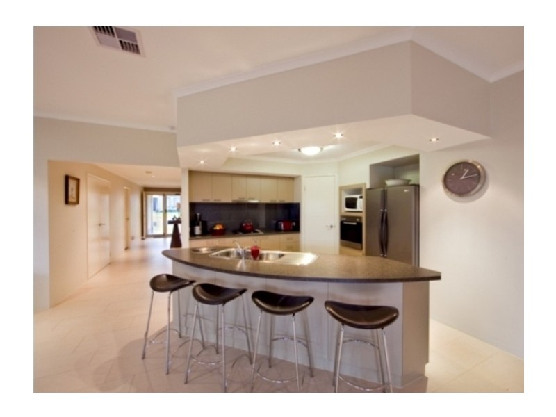 15 Tangier Parkway, Port Kennedy WA 6172