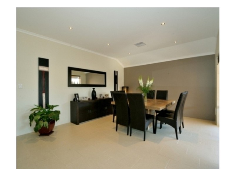 15 Tangier Parkway, Port Kennedy WA 6172