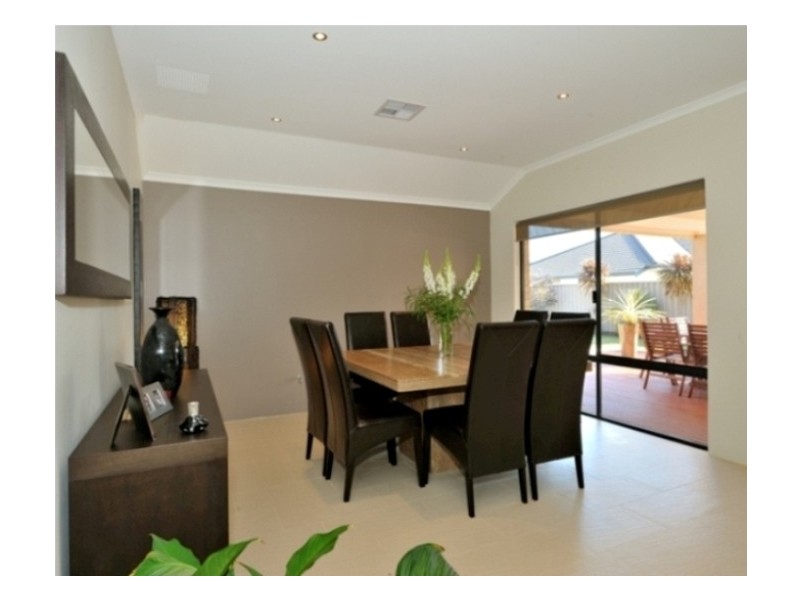 15 Tangier Parkway, Port Kennedy WA 6172