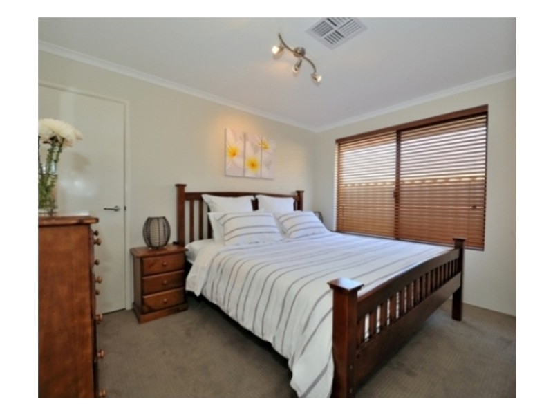 15 Tangier Parkway, Port Kennedy WA 6172