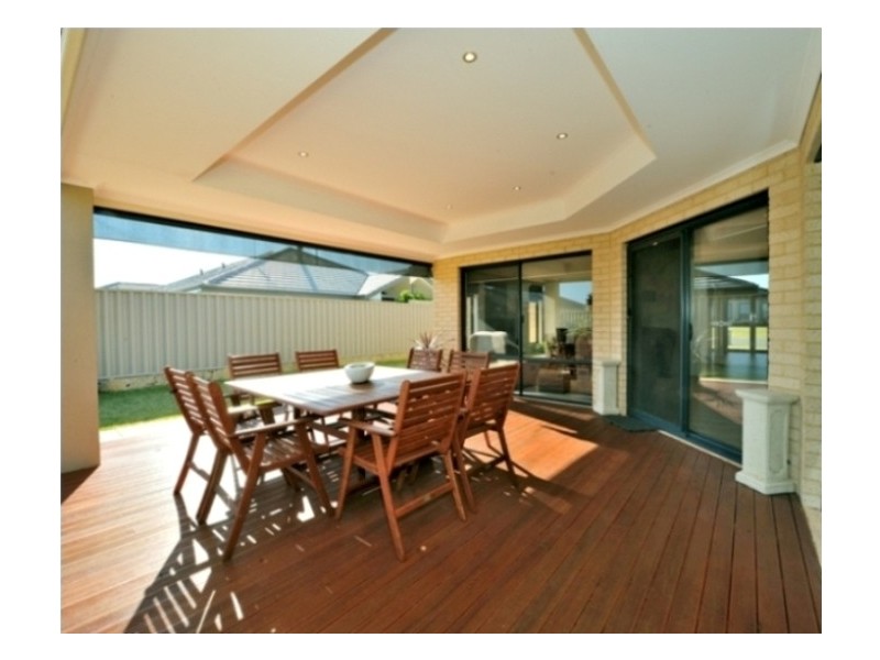 15 Tangier Parkway, Port Kennedy WA 6172