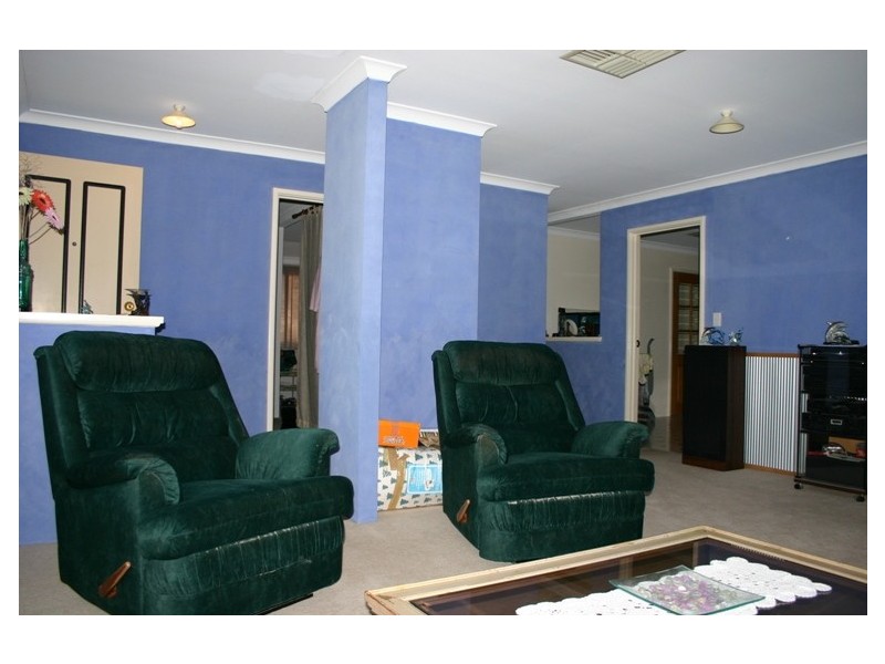 10 Broadbeach Place, Waikiki WA 6169