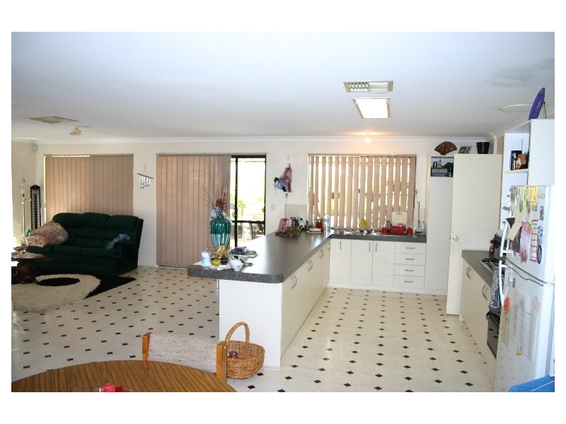 10 Broadbeach Place, Waikiki WA 6169