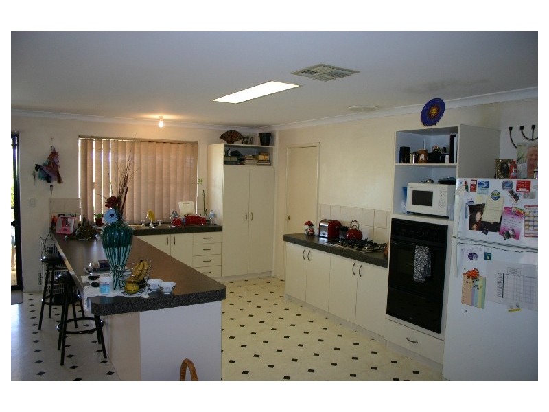 10 Broadbeach Place, Waikiki WA 6169