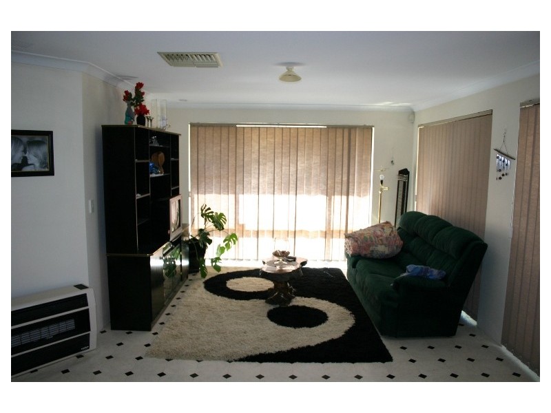 10 Broadbeach Place, Waikiki WA 6169