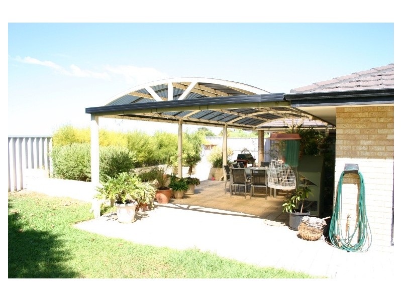 10 Broadbeach Place, Waikiki WA 6169