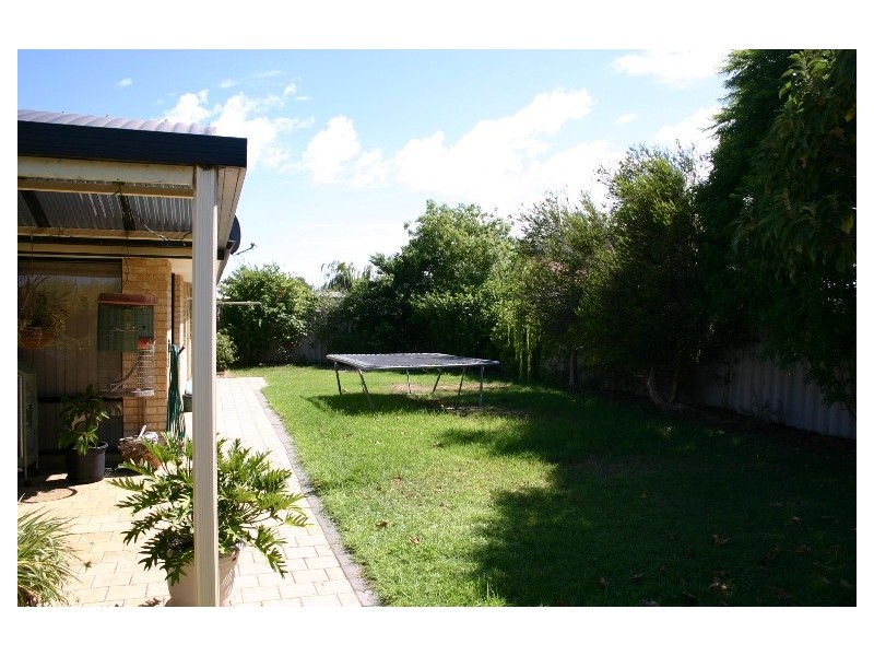 10 Broadbeach Place, Waikiki WA 6169