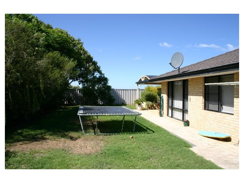 10 Broadbeach Place, Waikiki WA 6169