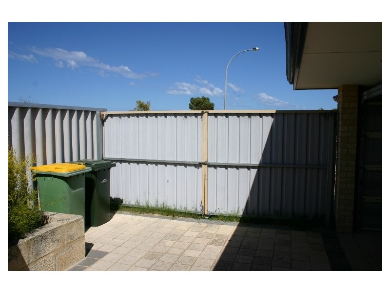 10 Broadbeach Place, Waikiki WA 6169