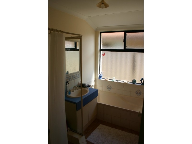 10 Broadbeach Place, Waikiki WA 6169