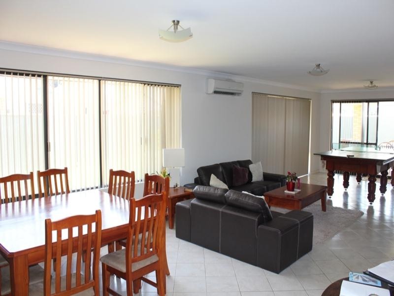 17 Oxenholme Way, Waikiki WA 6169
