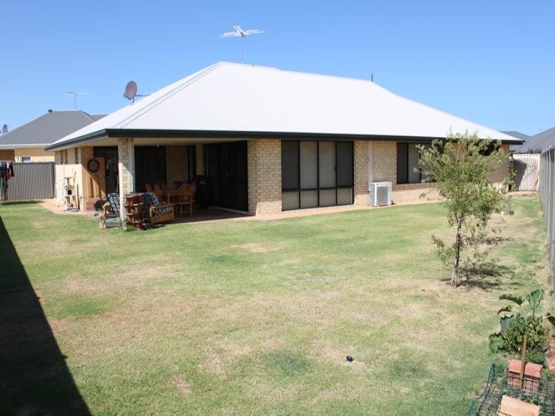 17 Oxenholme Way, Waikiki WA 6169