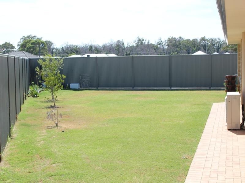 17 Oxenholme Way, Waikiki WA 6169