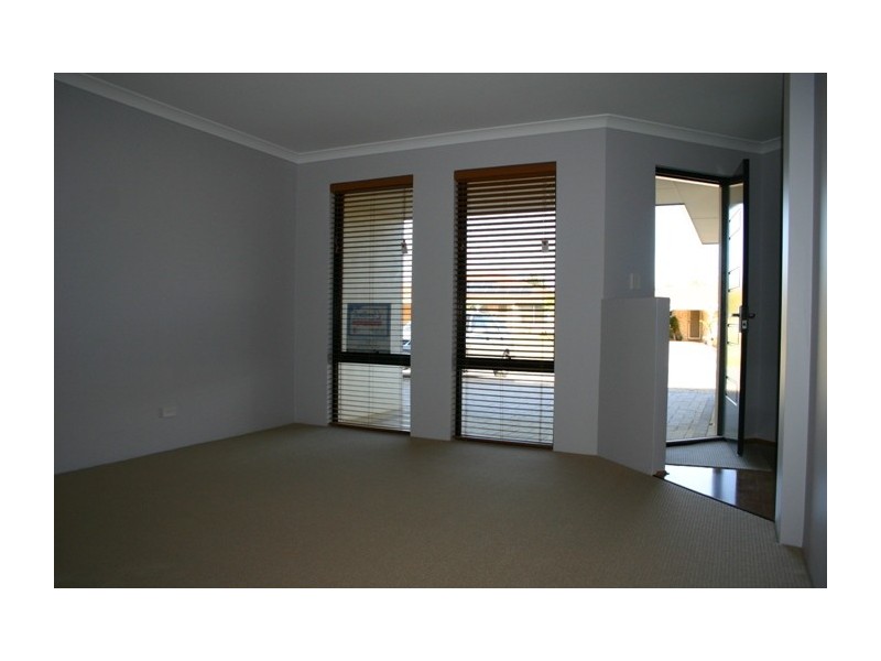 12 Holcombe Road, Warnbro WA 6169