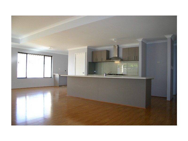 12 Holcombe Road, Warnbro WA 6169