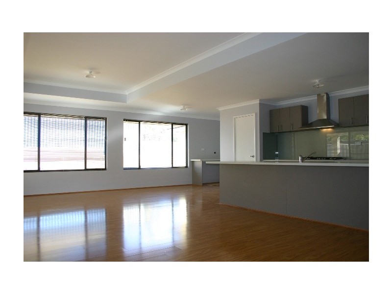 12 Holcombe Road, Warnbro WA 6169