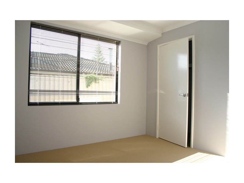 12 Holcombe Road, Warnbro WA 6169