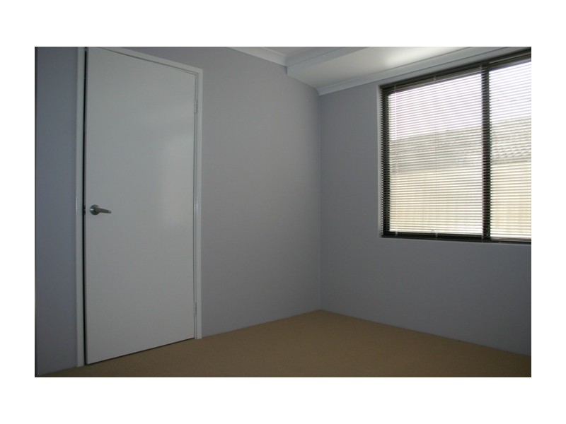 12 Holcombe Road, Warnbro WA 6169