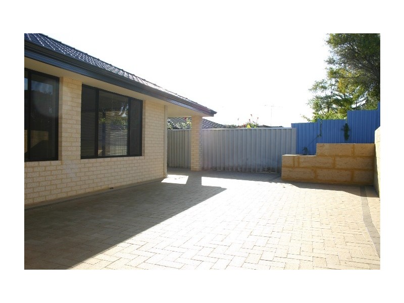 12 Holcombe Road, Warnbro WA 6169