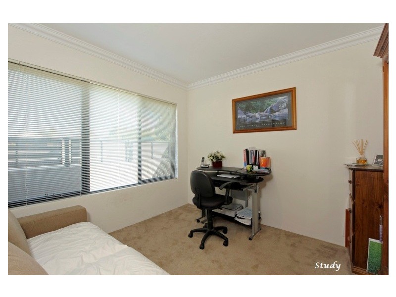 10D Parkin Street, Rockingham WA 6168