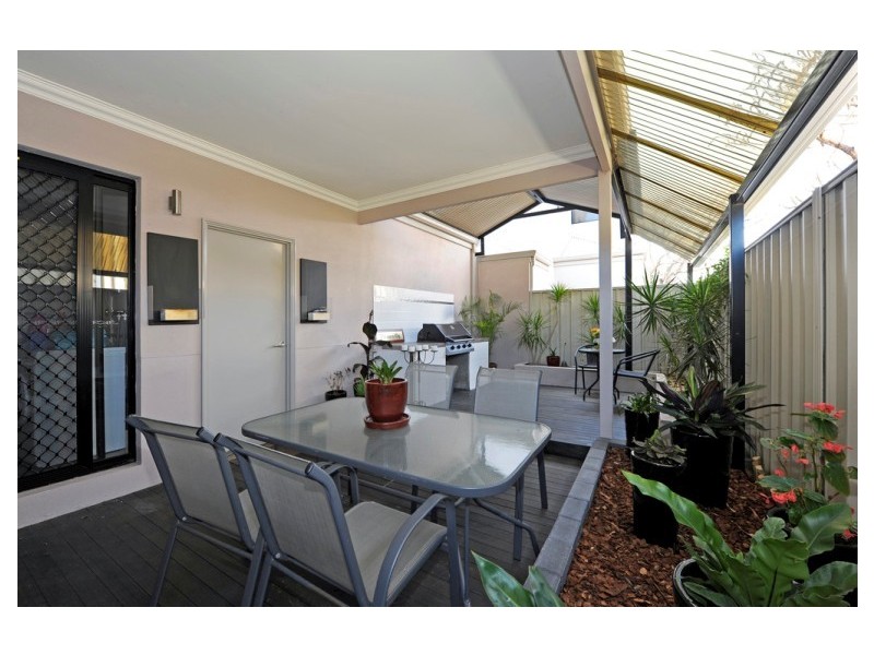 10D Parkin Street, Rockingham WA 6168