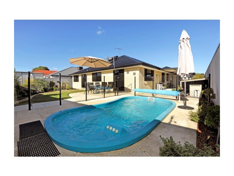 35 Valheru Avenue, Rockingham WA 6168