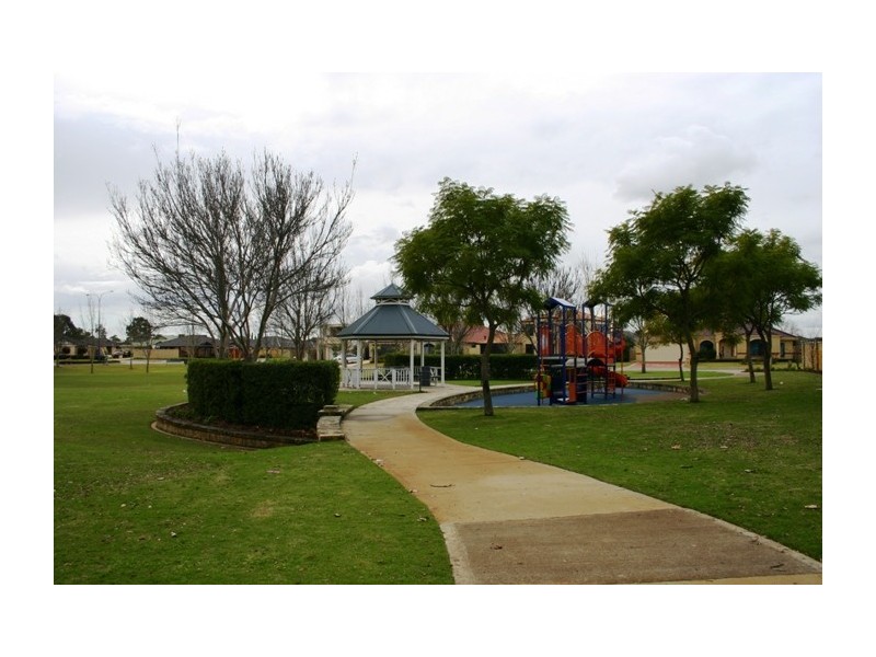 21 Amherst Road, Canning Vale WA 6155