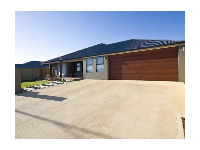 16 Waterview Way, Singleton WA 6175