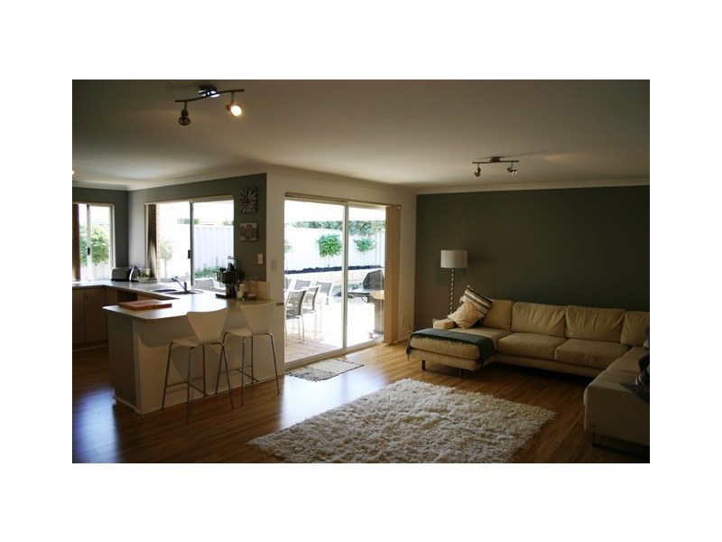 10 Noosa Drive, Secret Harbour WA 6173