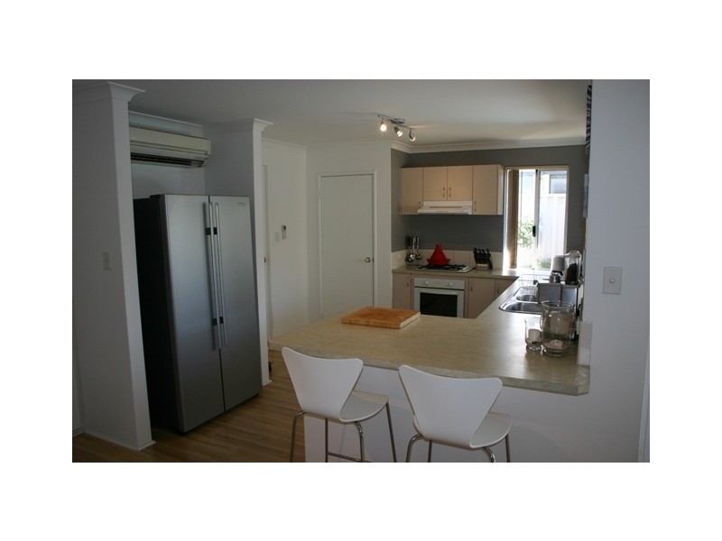 10 Noosa Drive, Secret Harbour WA 6173