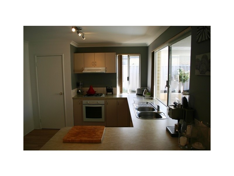 10 Noosa Drive, Secret Harbour WA 6173