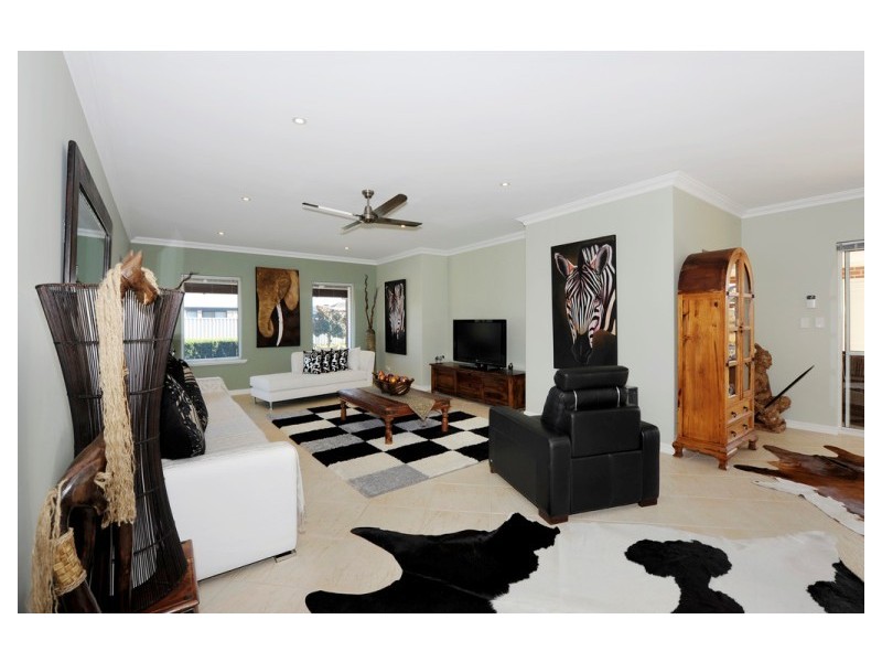 14 Coffs Bend, Secret Harbour WA 6173