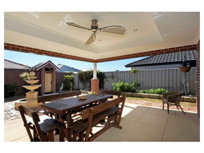 14 Coffs Bend, Secret Harbour WA 6173