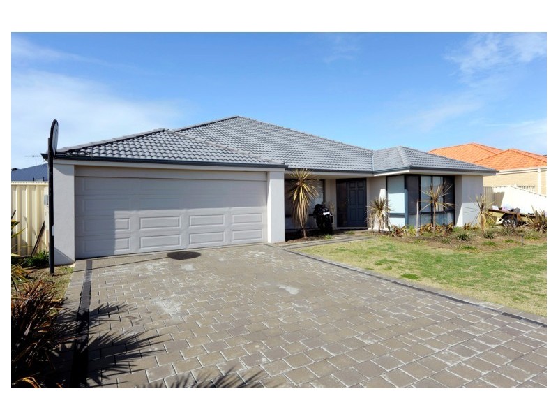 18 Albina Chase, Lakelands WA 6180