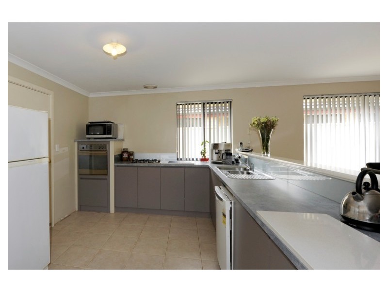 18 Albina Chase, Lakelands WA 6180