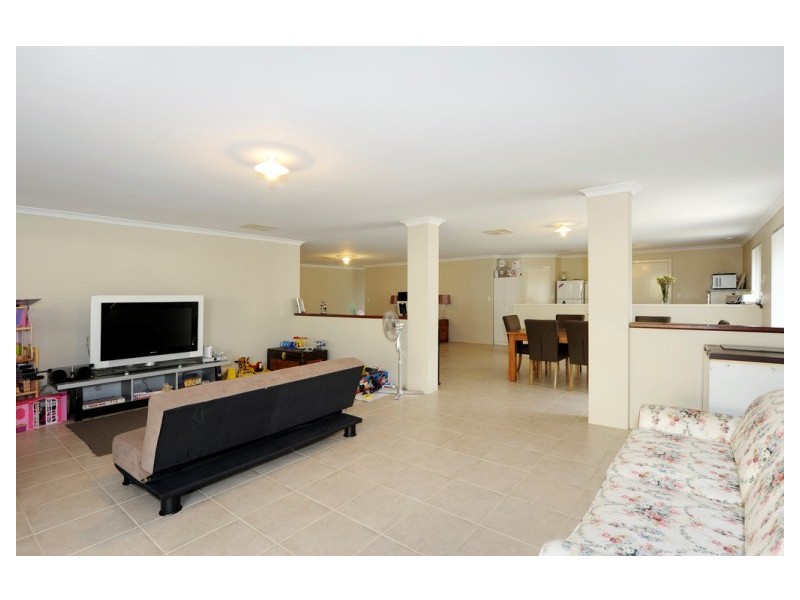 18 Albina Chase, Lakelands WA 6180