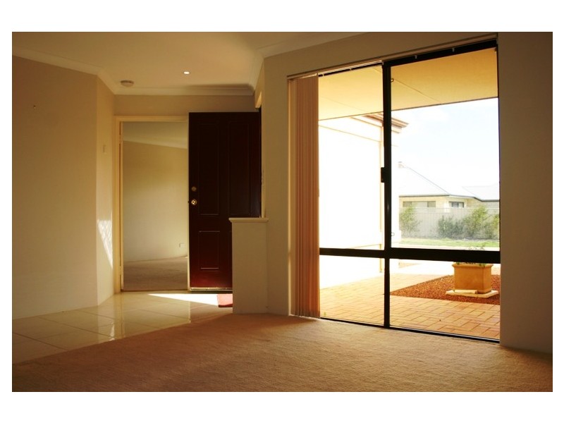 6 Lismore Ridge, Lakelands WA 6180