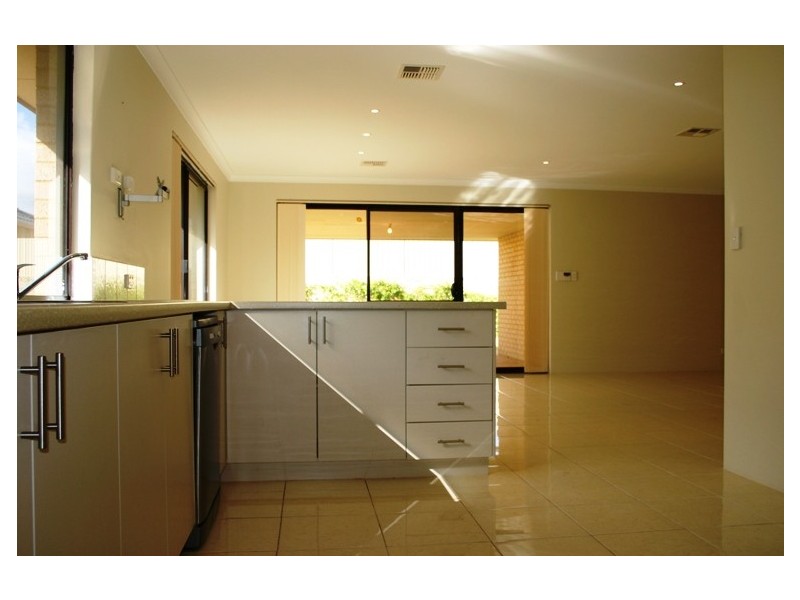 6 Lismore Ridge, Lakelands WA 6180