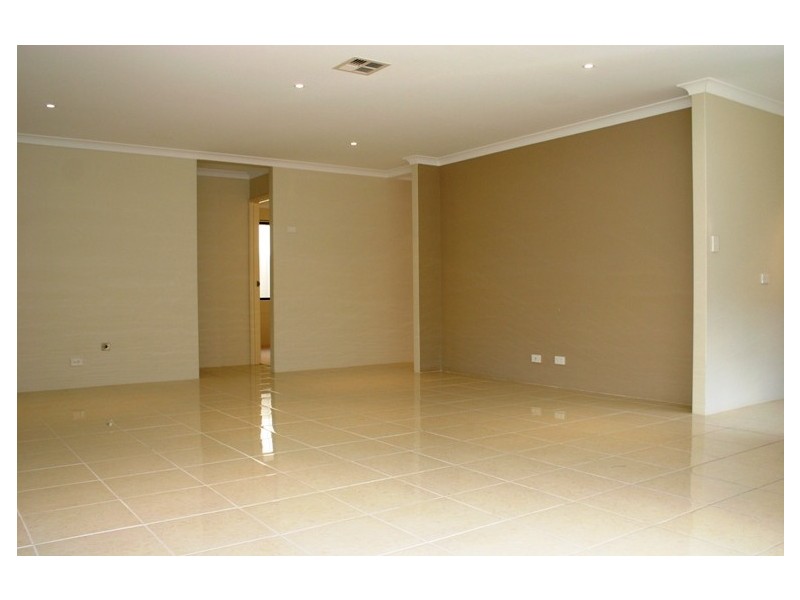 6 Lismore Ridge, Lakelands WA 6180