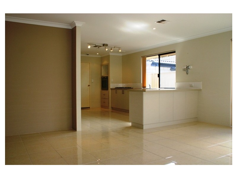 6 Lismore Ridge, Lakelands WA 6180